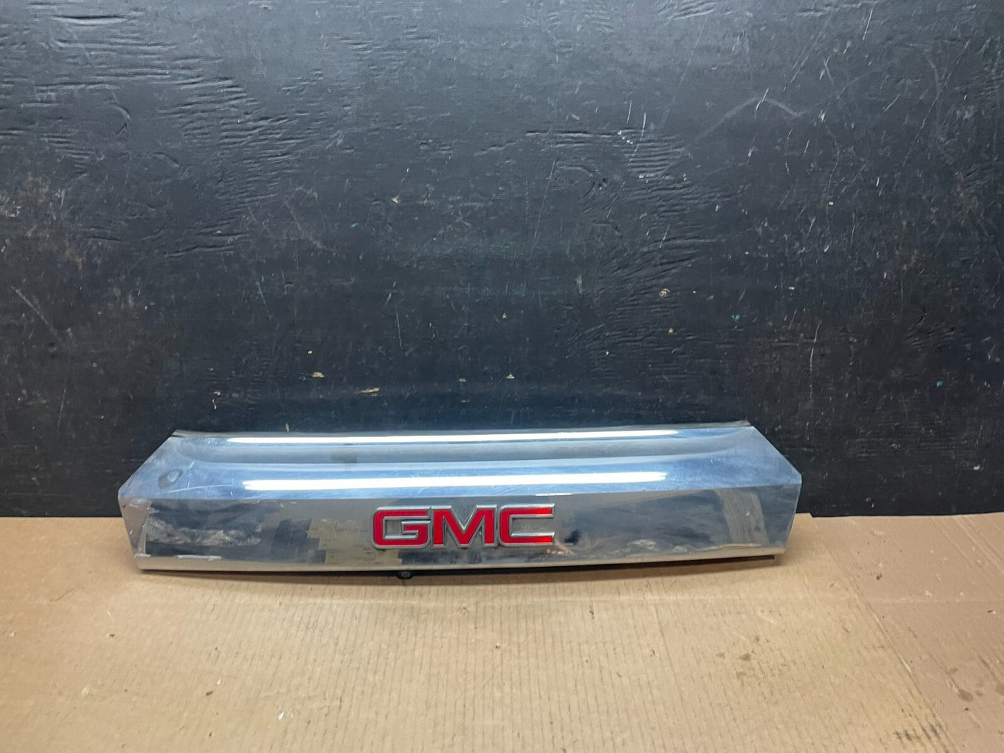2011-2015 GMC Terrain Tailgate Liftgate Chrome Finish Molding Camera Oem j38790