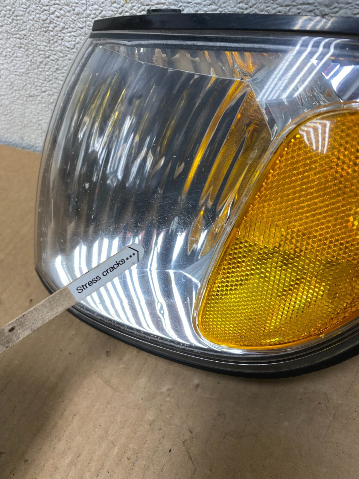 2001 to 2003 Toyota Sienna Left Driver LH Turn Signal G9042 PS4