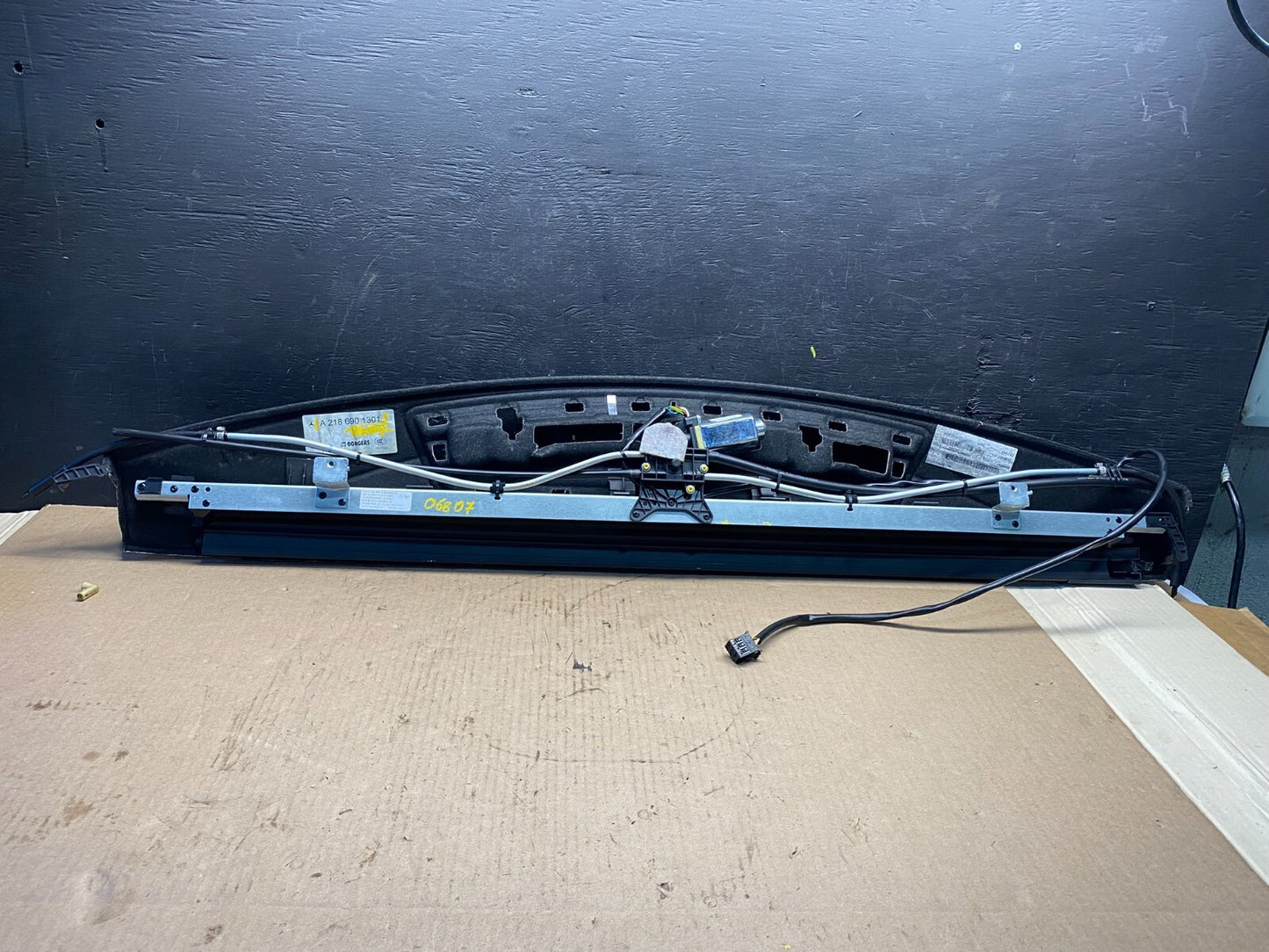 2012-2017 Mercedes W218 CLS550 Rear Window Sun Shade Roller Blind Trim O6807 DG2