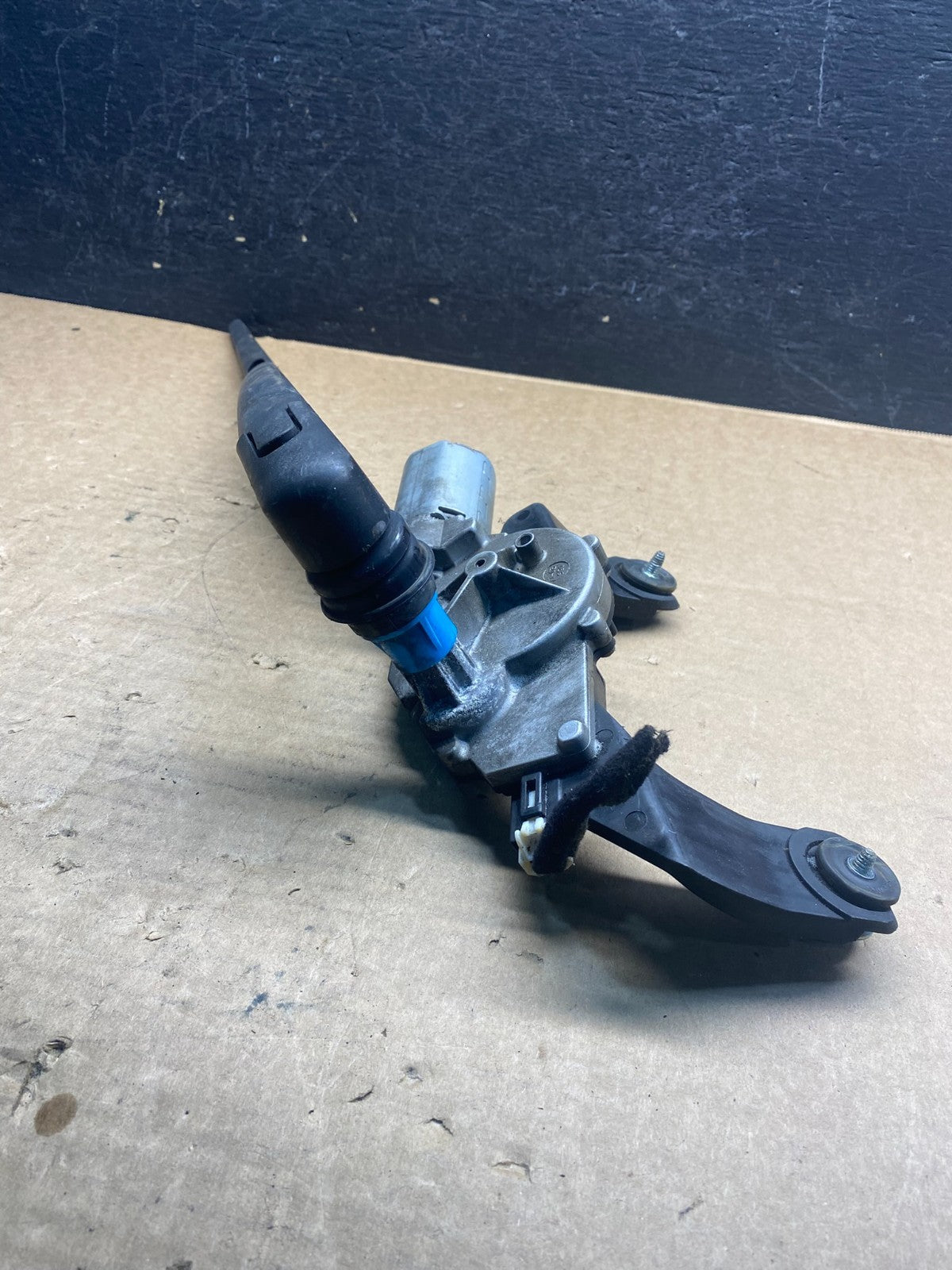 2013 - 2017 Hyundai Santa Fe Rear Glass Windshield Wiper Motor af6661 DG4