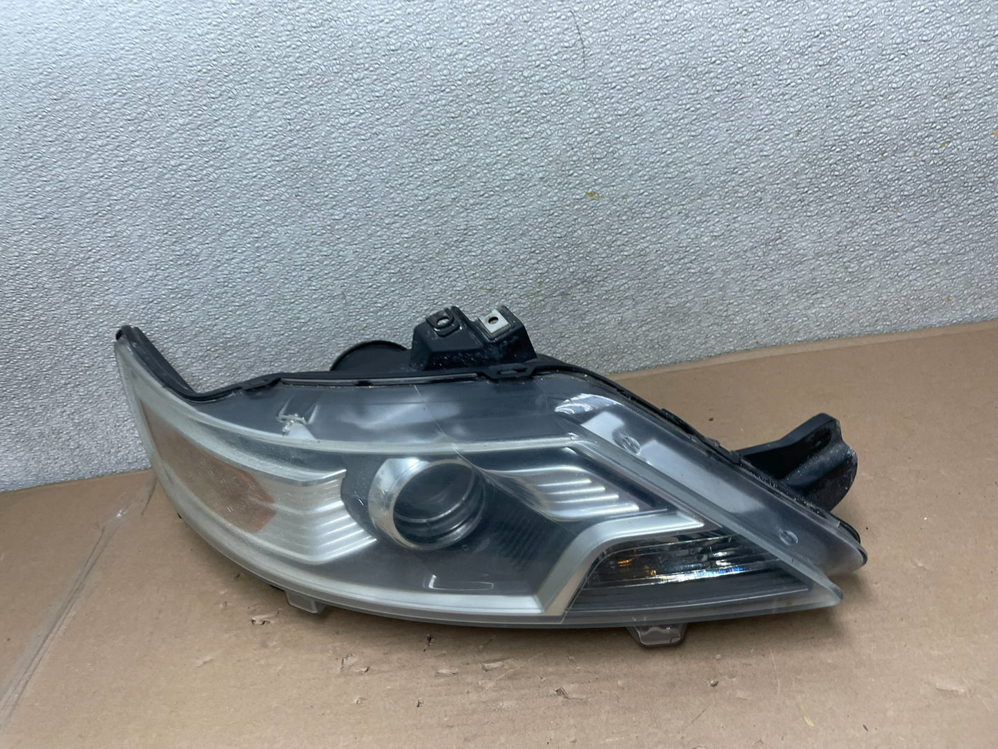2010 2011 2012 Ford Taurus Right Passenger RH Halogen Headlight OEM AA9955 DW1