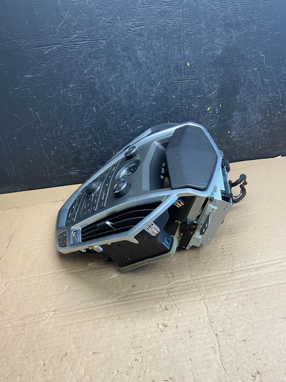 2010-2012 Cadillac SRX A/C Heater Radio Climate Control Panel Bezel OE AF1970 DG2