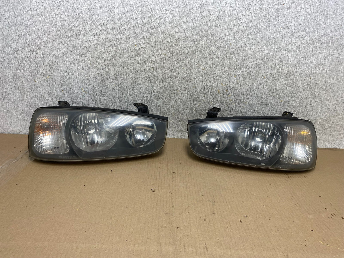 2001 2002 2003 Hyundai Elantra Left+Right Side Set Halogen Headlights AH5728 DW0