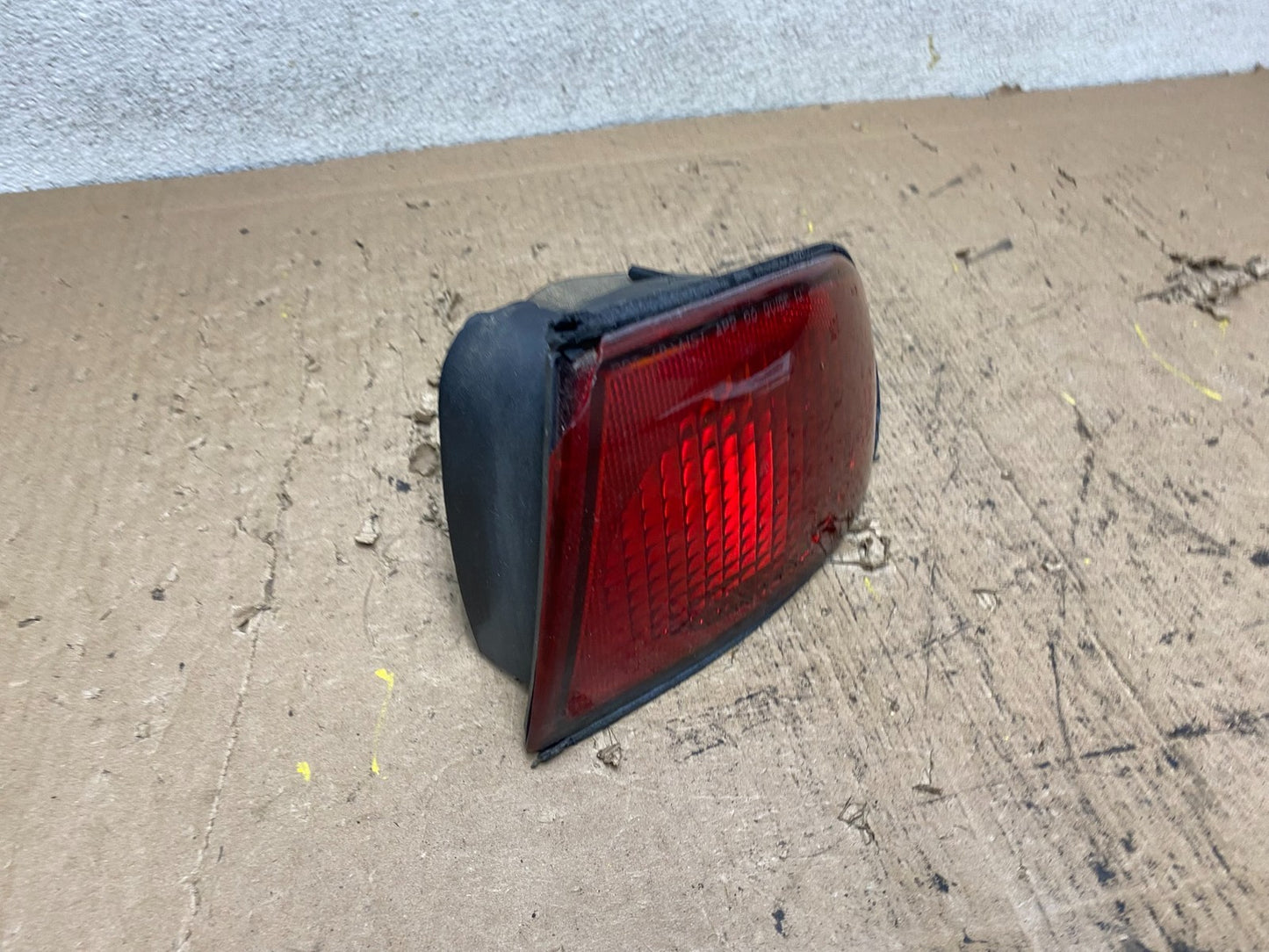 2000 to 2002 Chevrolet Cavalier Right Passenger Side Tail Light S1888 DW2