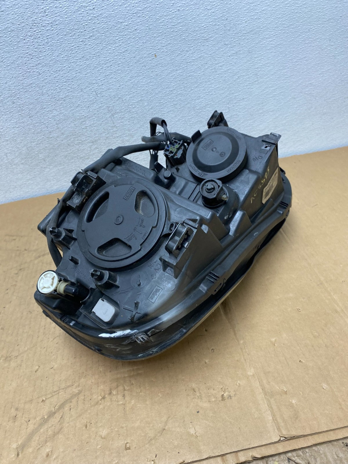 2003 to 2006 Volvo XC90 Right Passenger Rh Side Headlight Halogen AC8573 DW6