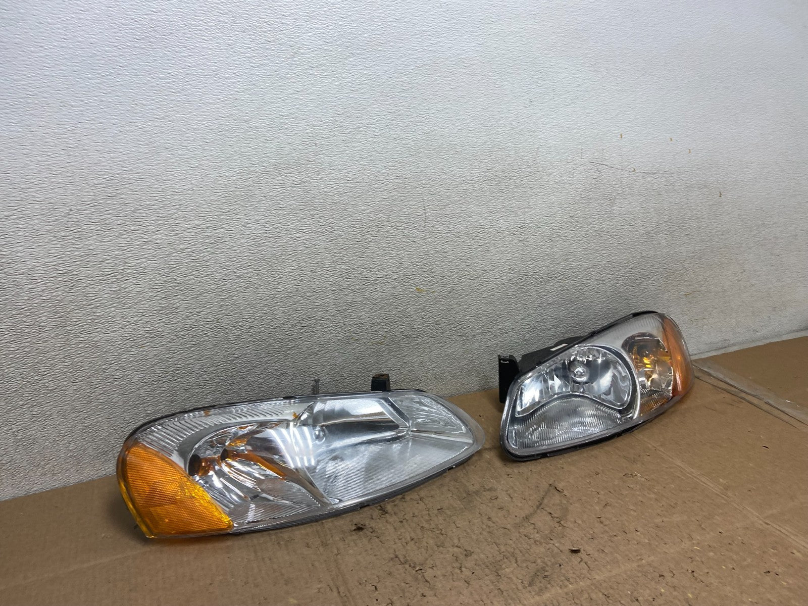 2001 to 2002 Chrysler Sebring Left+Right Side Headlights Z1055 DW2