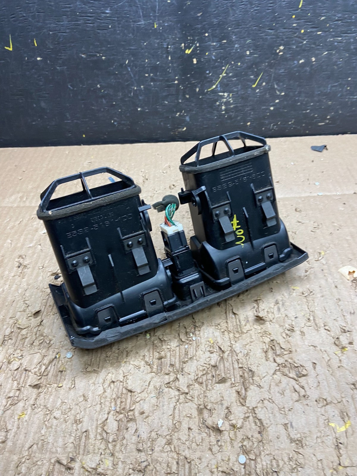 2000 2001 Infiniti I30 Center Dashboard Air Vent OEM v7731 DG5