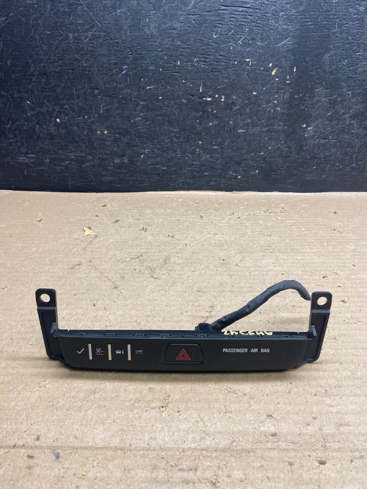 2013 - 2017 Buick Enclave Center Dash Hazard Waring Multi Switch AH5342 DG0
