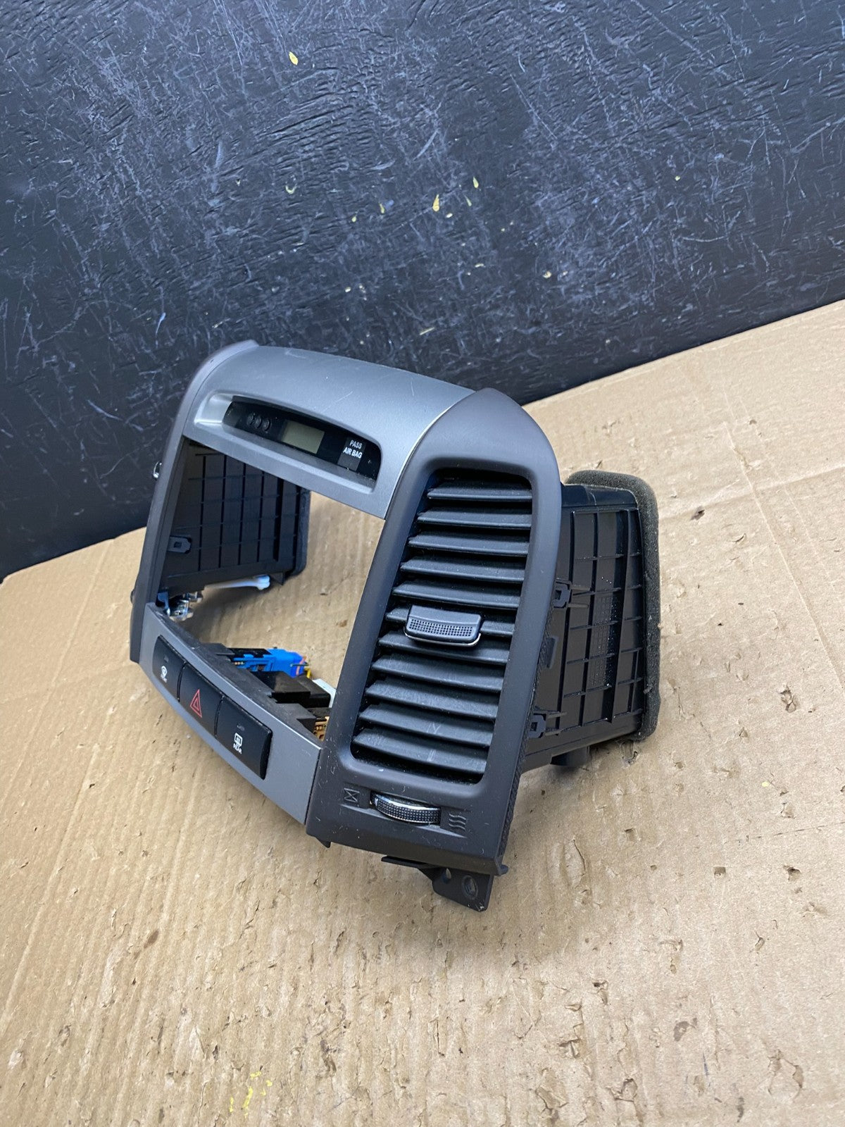 2007 to 2009 Hyundai Santa Fe Center Dashboard Radio Bezel Trim ad1902 DG3