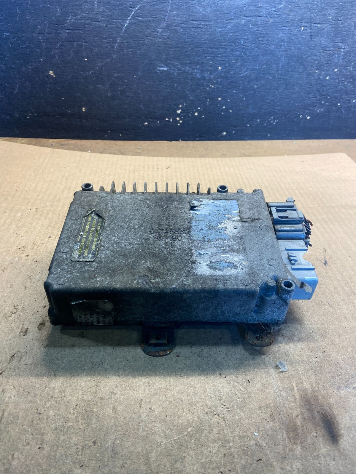 2001 Dodge Caravan Engine Computer Control ECM ECU p04727040aa Z8612 DG1