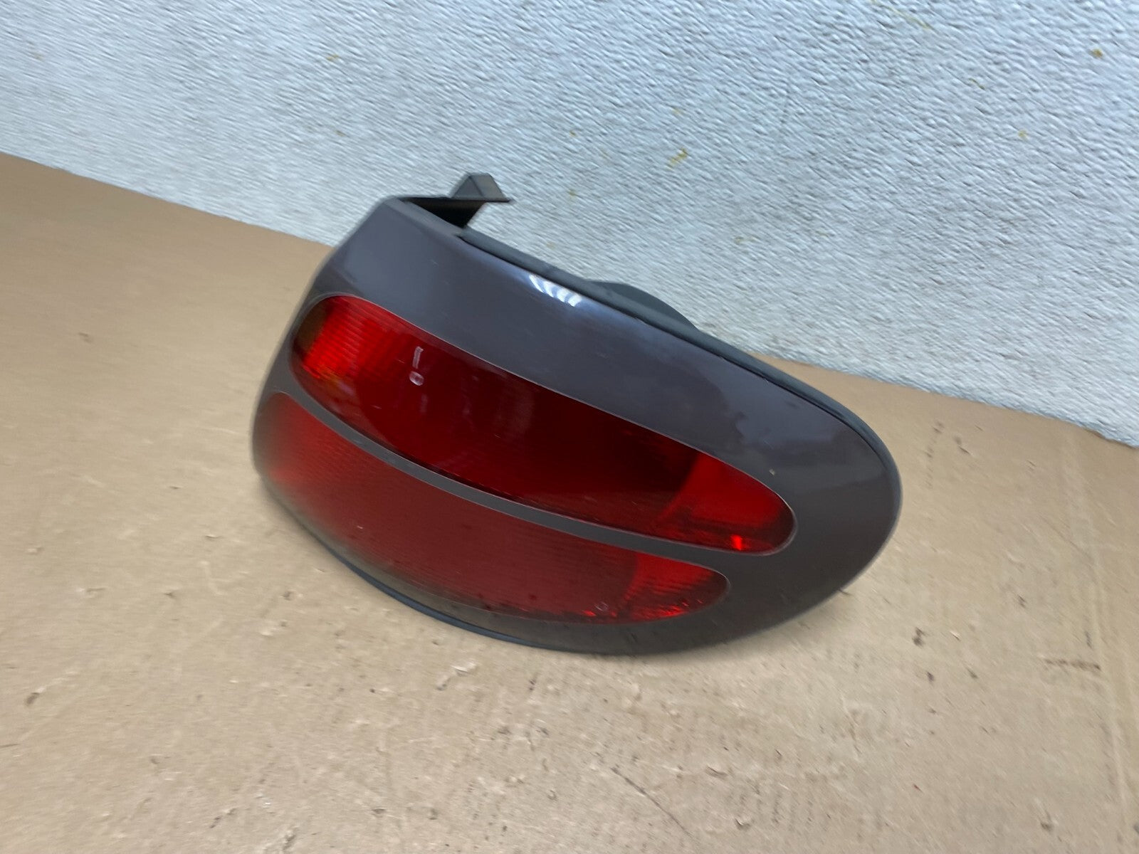 1998 to 1999 Ford Taurus Wagon Right Passenger RH Side Tail Light M2027 DG1