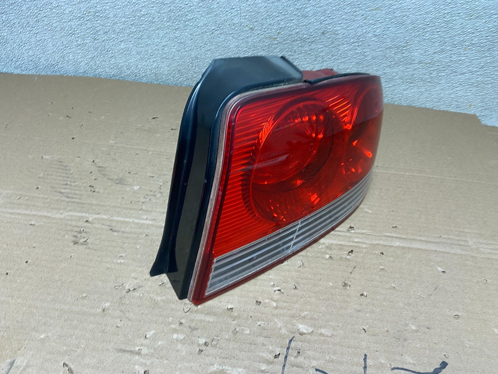 2002 - 2005 Hyundai Sonata Right Passenger RH Side Tail Light OEM AB1381 LK2