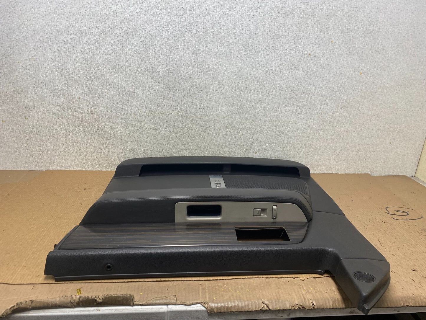 2007-2014 Lincoln Navigator Right Passenger Side Front Door Panel G1793 DG15