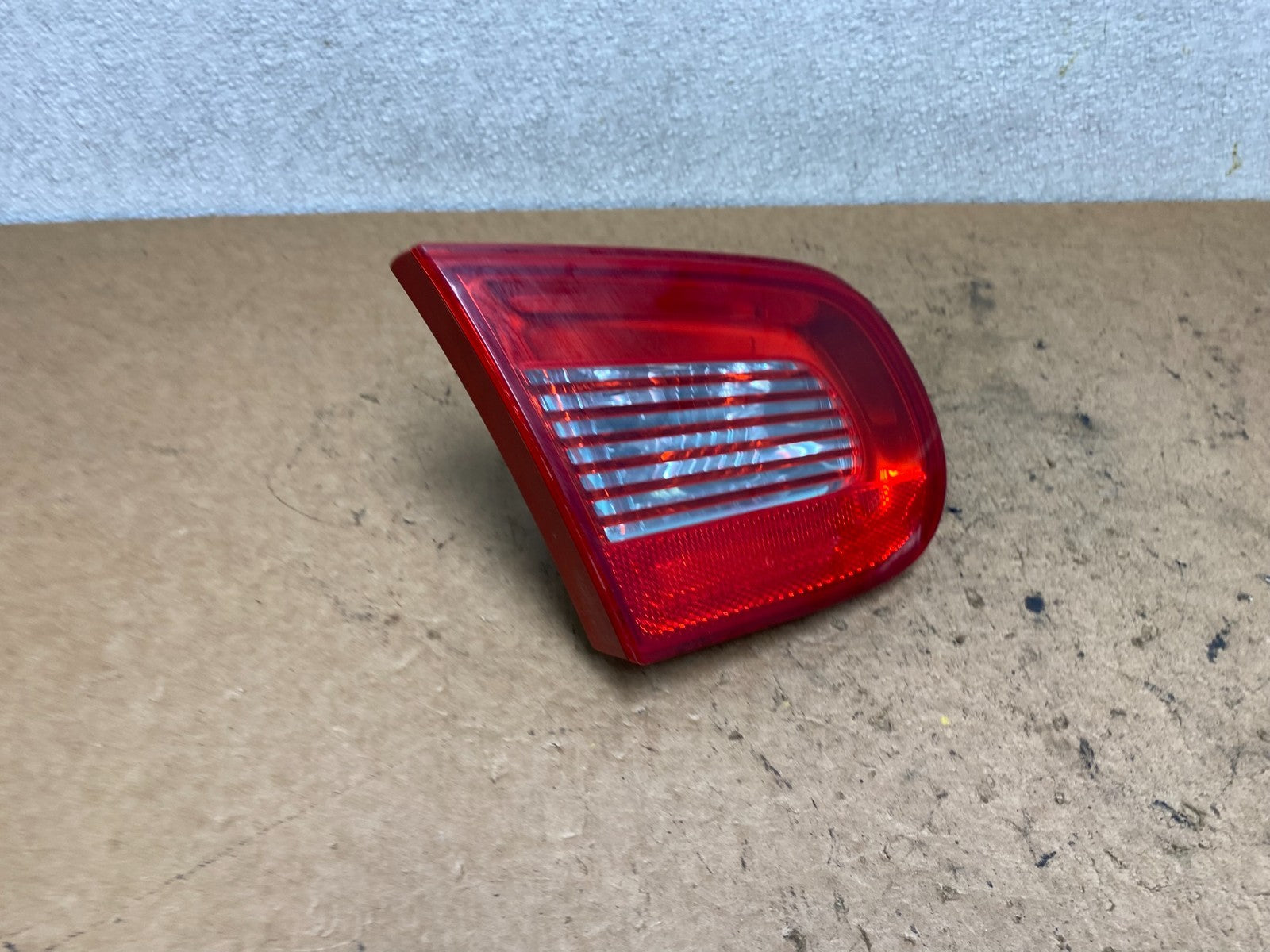 2007 - 2011 Volkswagen Eos Left Driver Tail Light Inner S9489 DW2