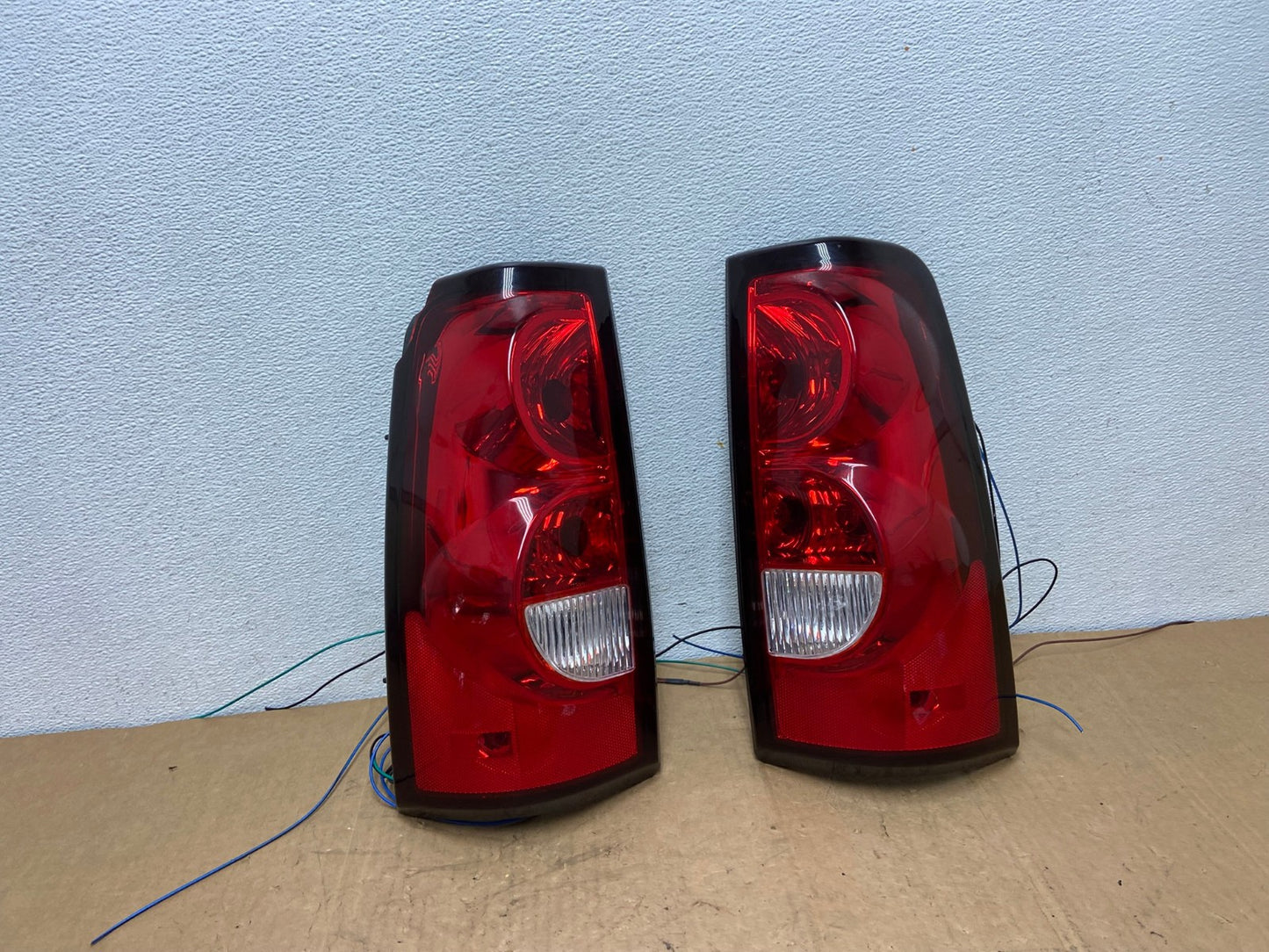 2003-2006 Chevrolet Silverado Left + Right Side Tail lights AD1291 LK0