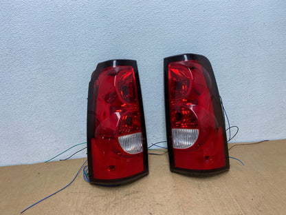 2003-2006 Chevrolet Silverado Left + Right Side Tail lights AD1291 LK0