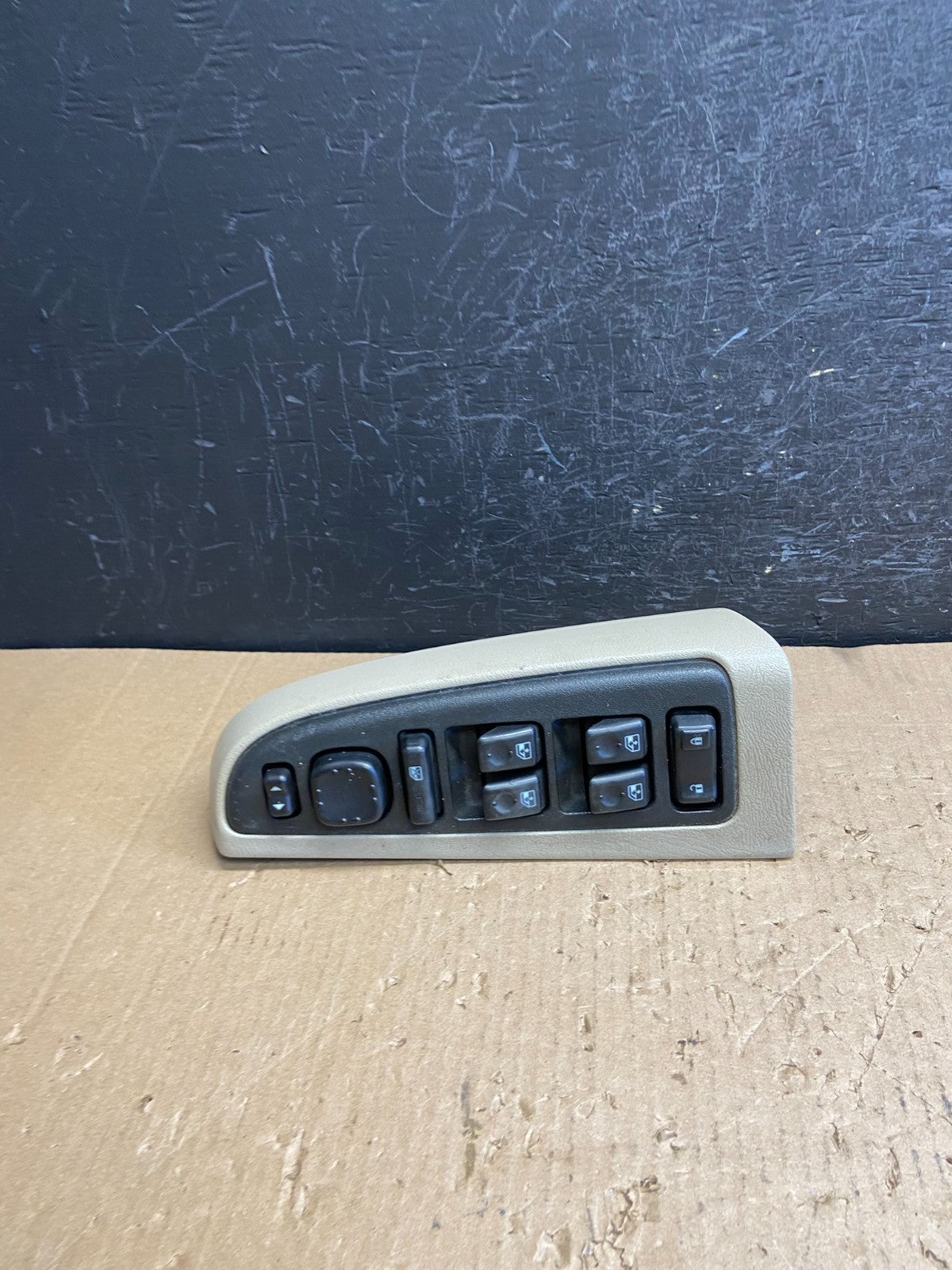 2003 to 2006 Suburban Tahoe Yukon Front Left Driver Window Switch AE4275 DG1