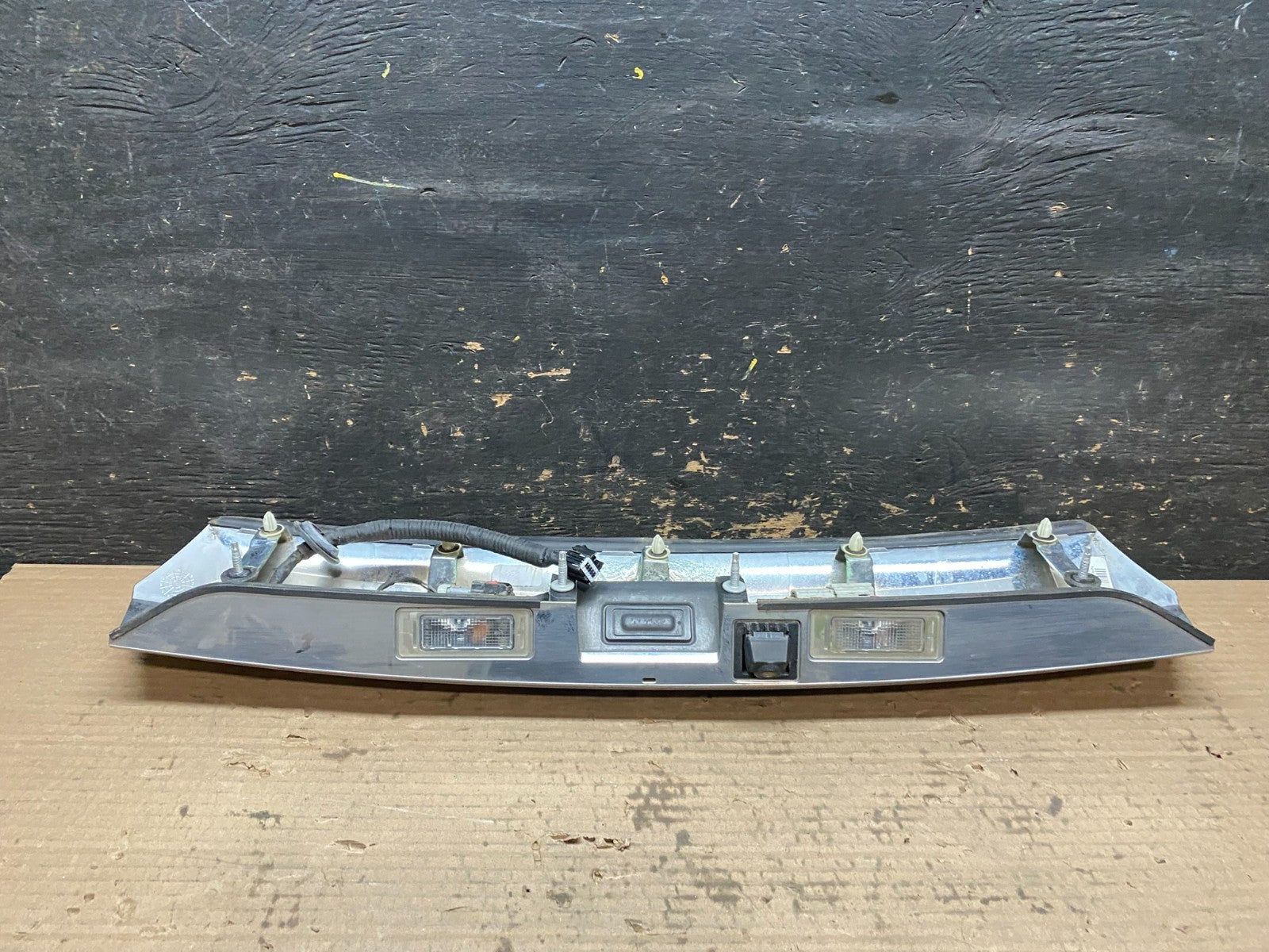 2011-2015 GMC Terrain Tailgate Liftgate Chrome Finish Molding Camera V2554 DG3