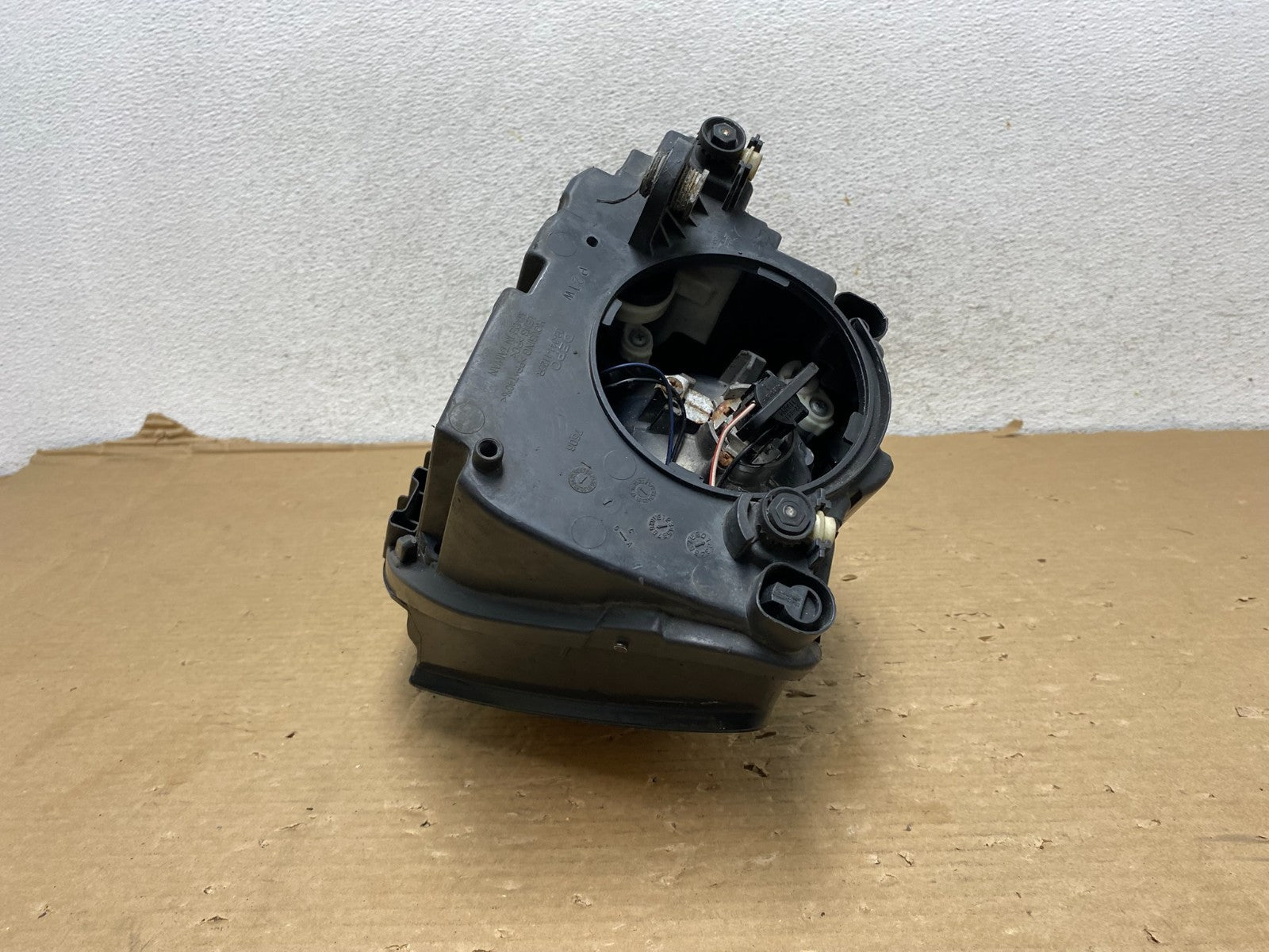 2011 to 2014 Volkswagen Jetta Right Passenger RH Headlight Halogen AG9240 DW6