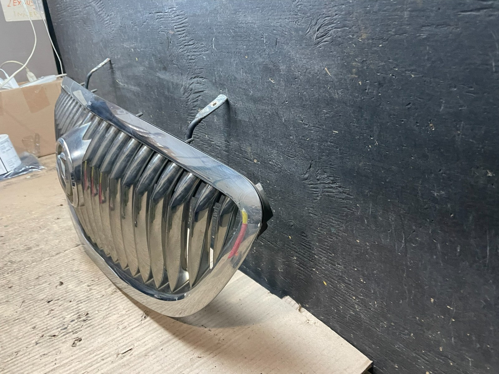 2008 to 2012 Buick Enclave Front Upper Grill Grille Oem V4127 DG1