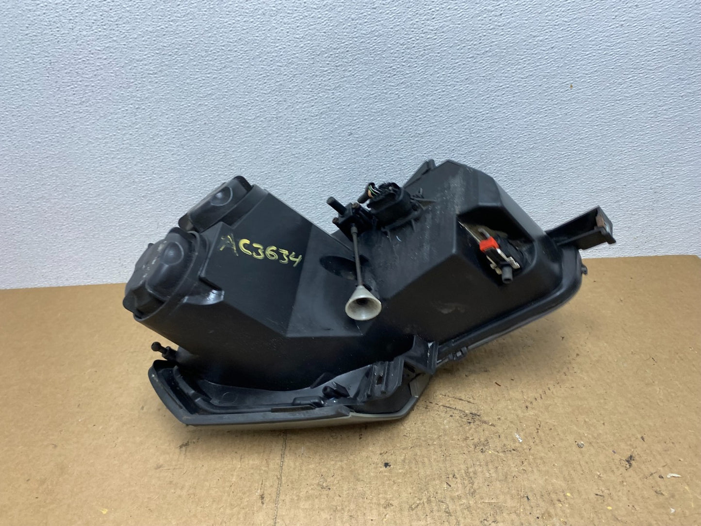 2003 to 2007 Cadillac CTS Right Passenger RH Halogen Headlight Oem AC3634 DW5