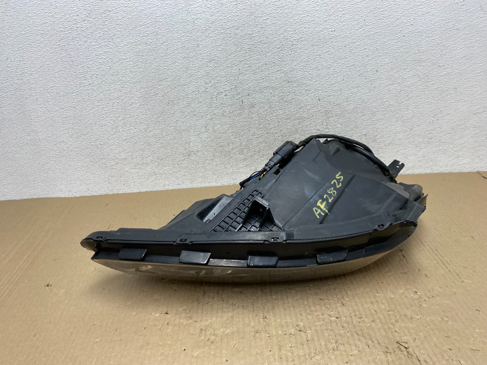 2016 - 2018 Chevrolet Malibu Right Passenger RH Halogen Headlight AF2825 DW8