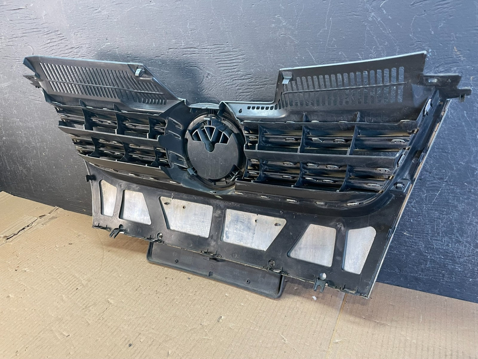2005-2010 Volkswagen Jetta Front Upper Grille Grill Chrome AE3633 DG5