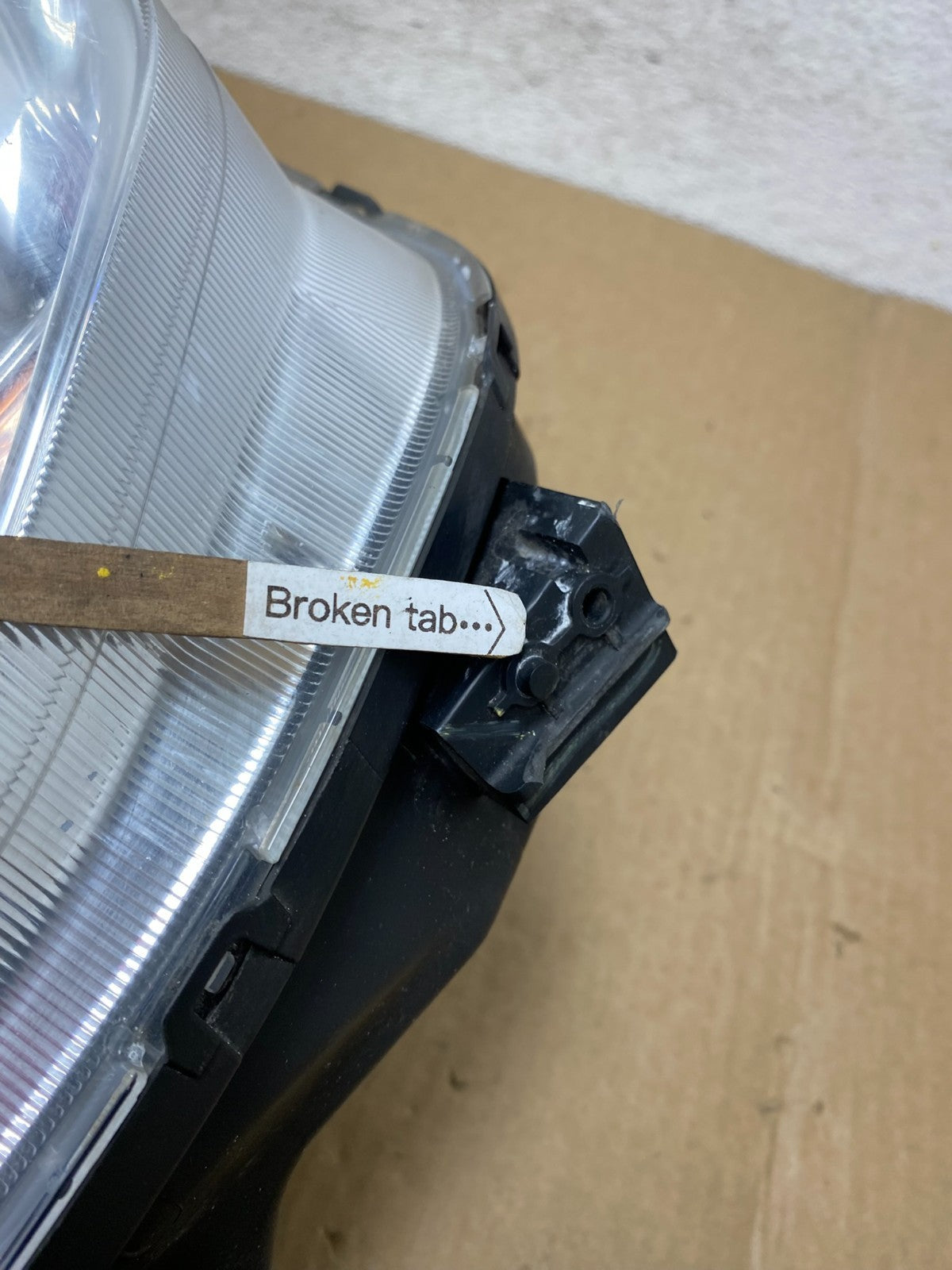 2003 to 2006 Honda Element Right Passenger Rh Side Headlight AF9592 DW5
