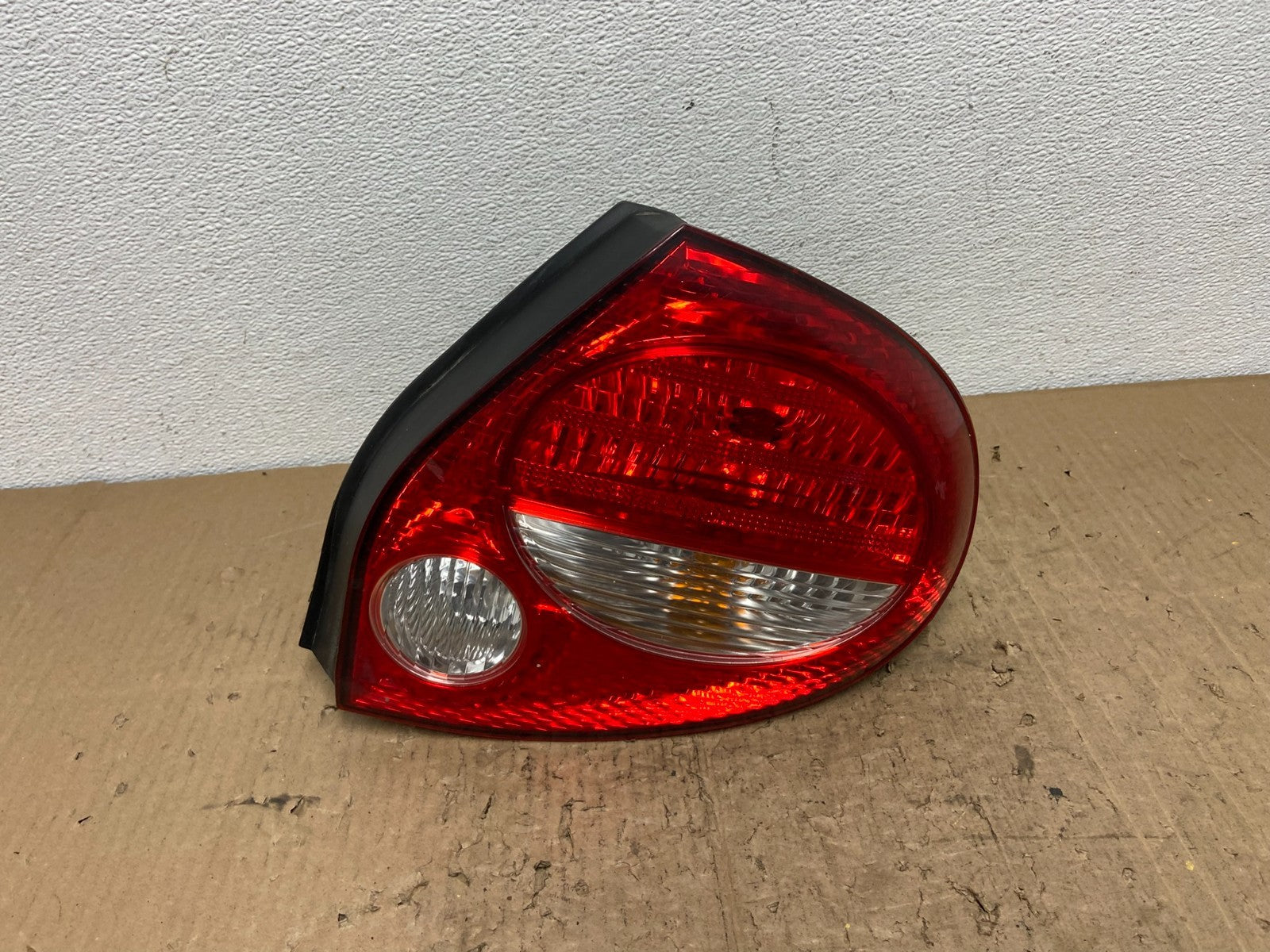 2000 to 2001 Nissan Maxima Right Passenger Rh Side Tail Light OEM AB9891 DW0