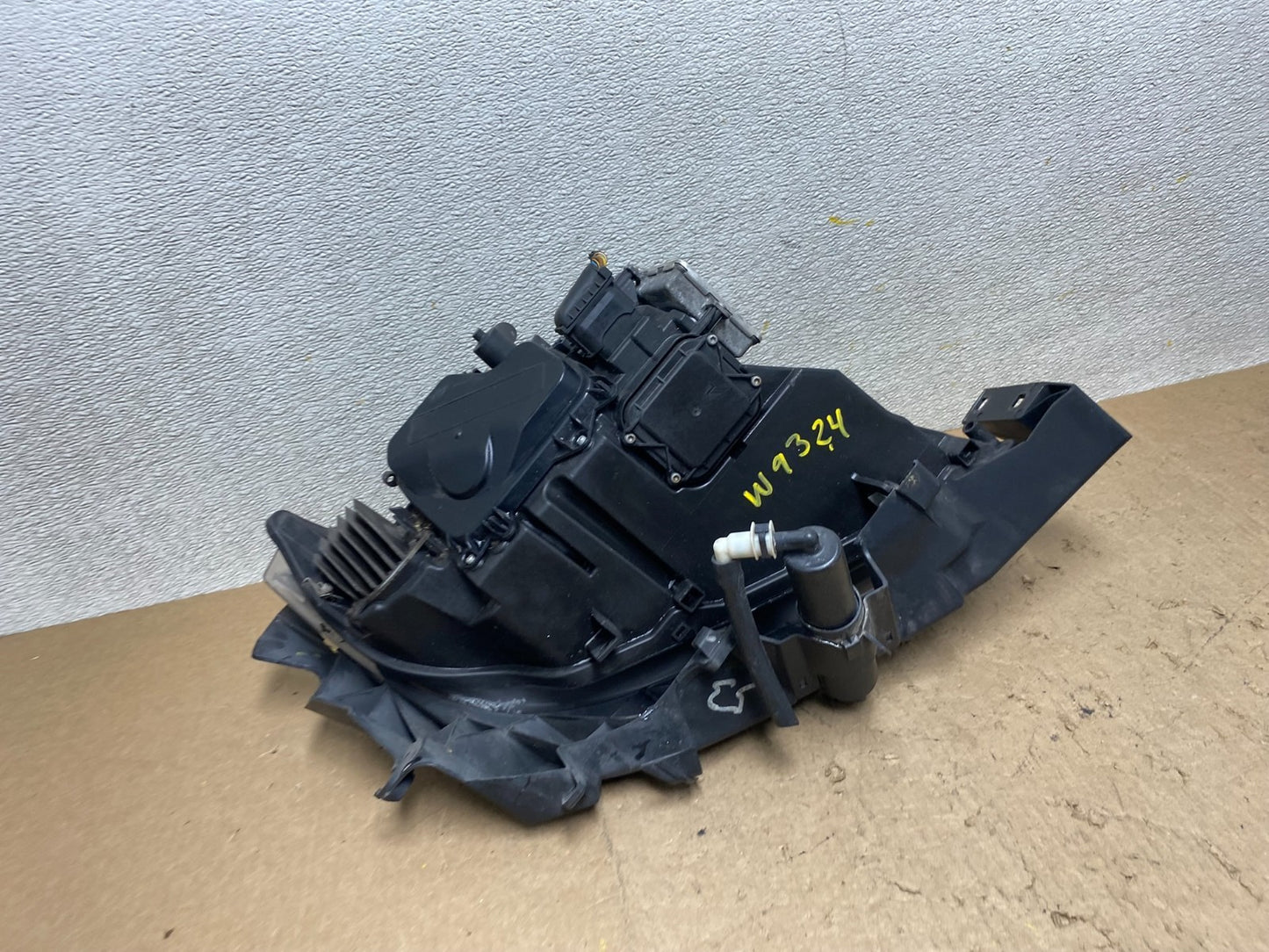 2009-2011 Bmw 3 Series 328i 4/D Sedan Left Driver Headlight Xenon OEM W9324 DG8