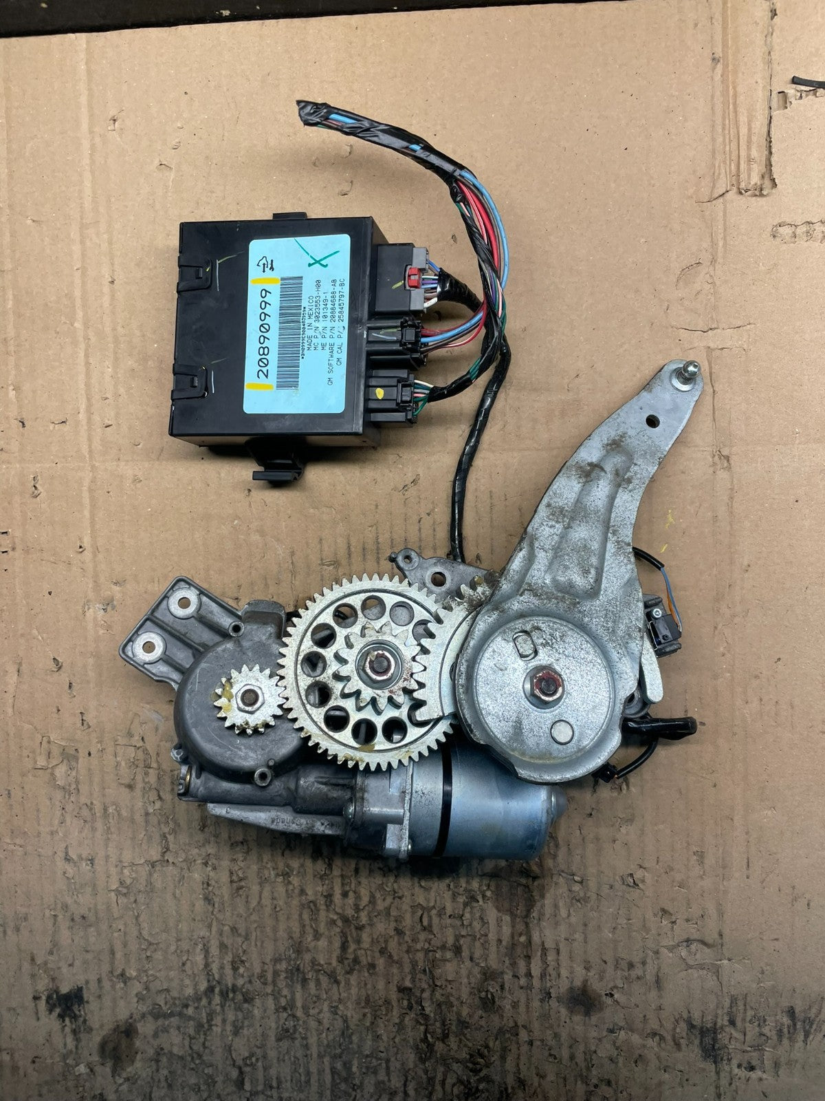 2009 to 2016 GMC Acadia Rear Trunk Liftgate Power Motor Actuator V2283 DG0