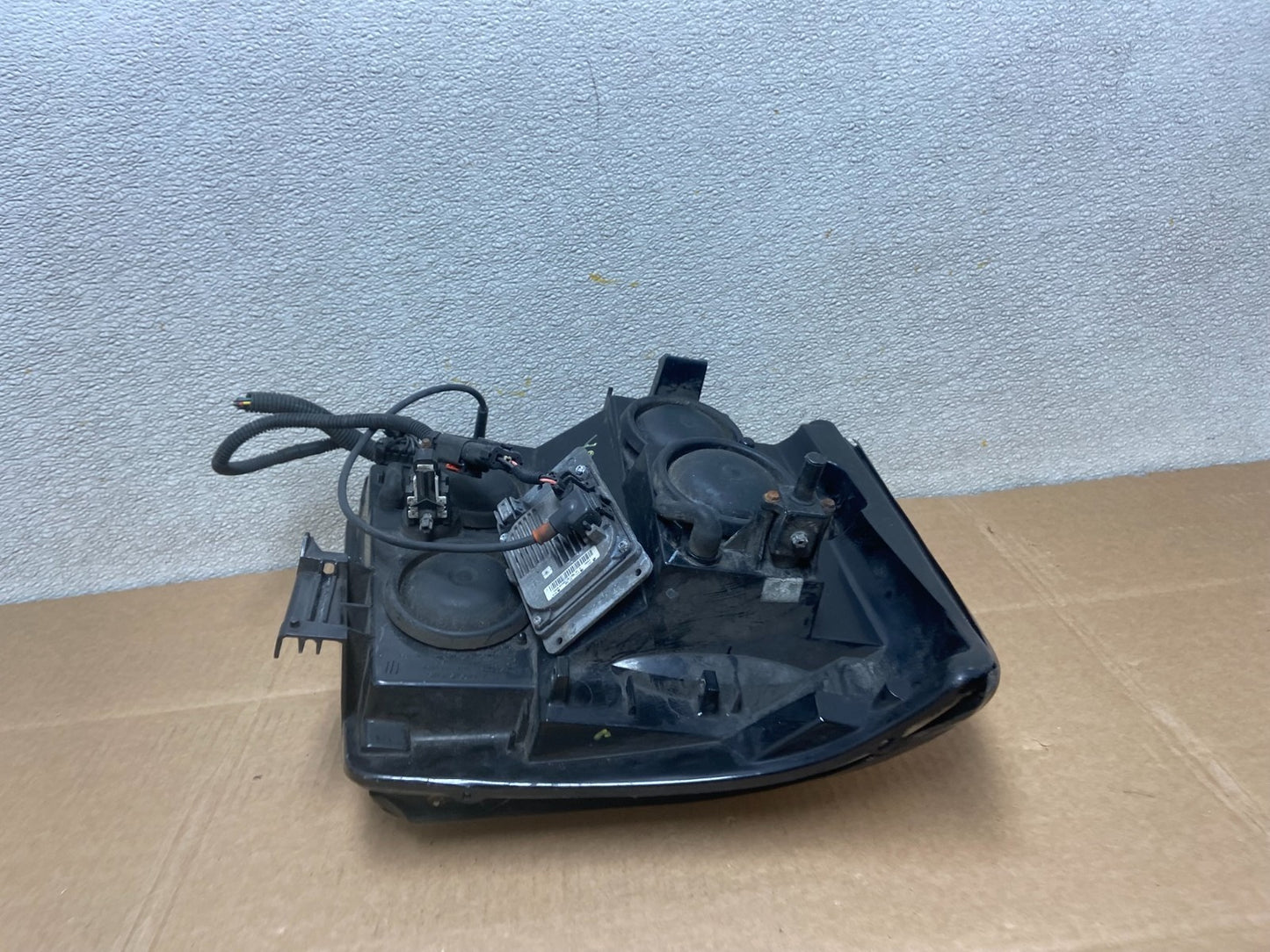 2002 to 2006 Cadillac Escalade Left Driver Lh Xenon HID Headlight Oem Y8376 DW5