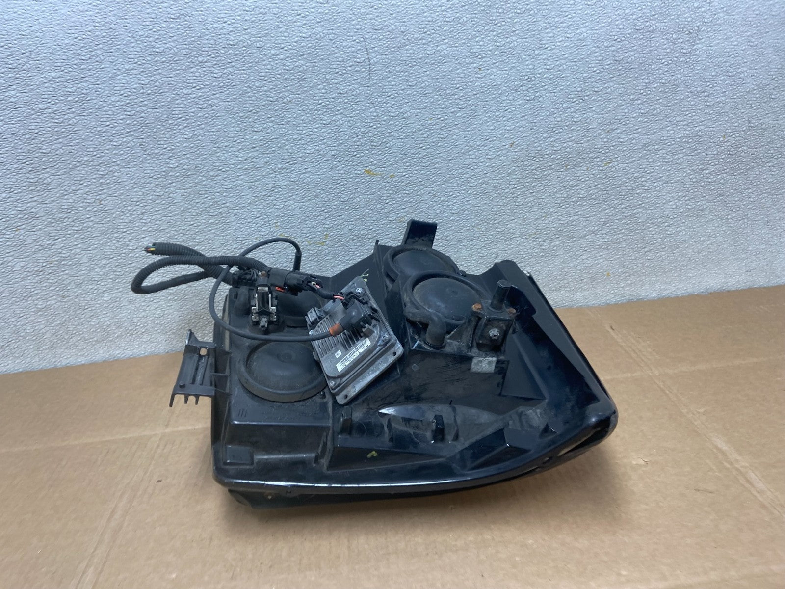 2002 to 2006 Cadillac Escalade Left Driver Lh Xenon HID Headlight Oem Y8376 DW5