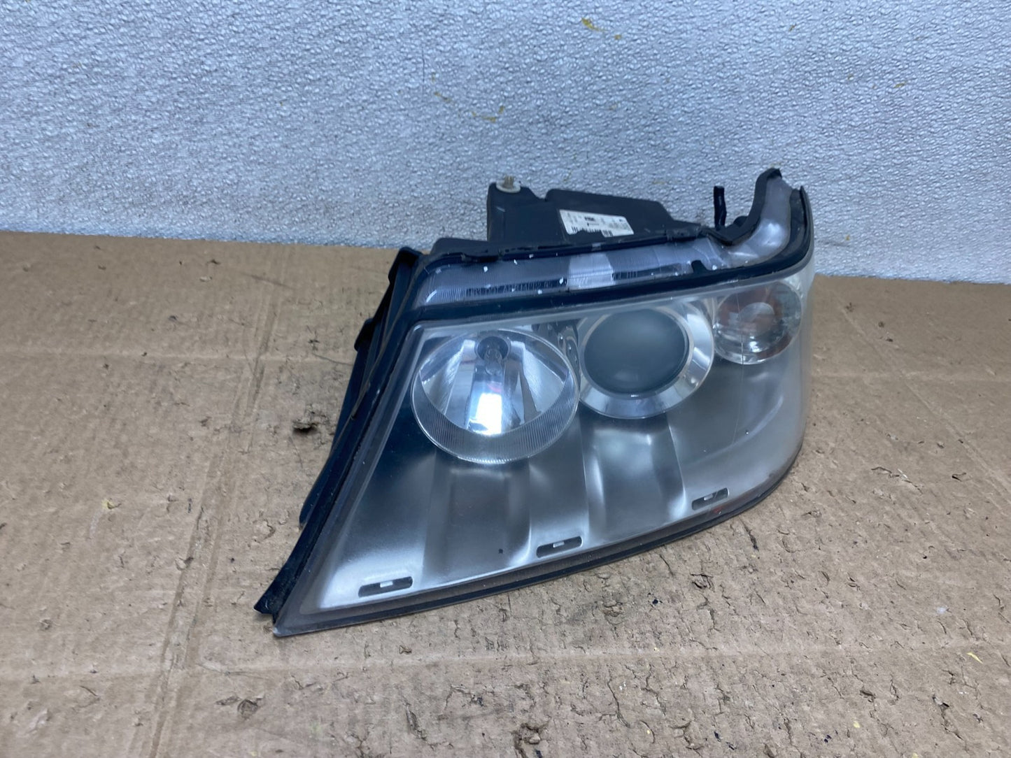 2005 to 2009 Saab 9-7X Left Driver LH Side Halogen Headlight OEM Z1229 DW2