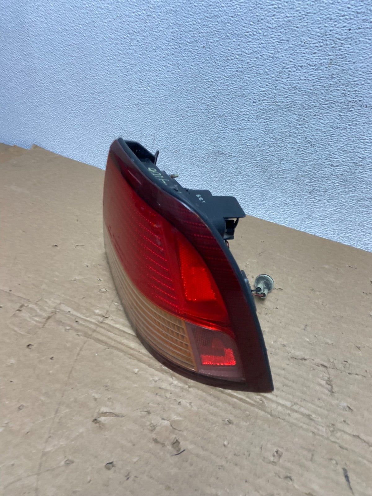 1997 1998 1999 Nissan Maxima Right Passenger RH Side Tail light AD4106 DW1