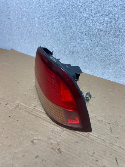 1997 1998 1999 Nissan Maxima Right Passenger RH Side Tail light AD4106 DW1