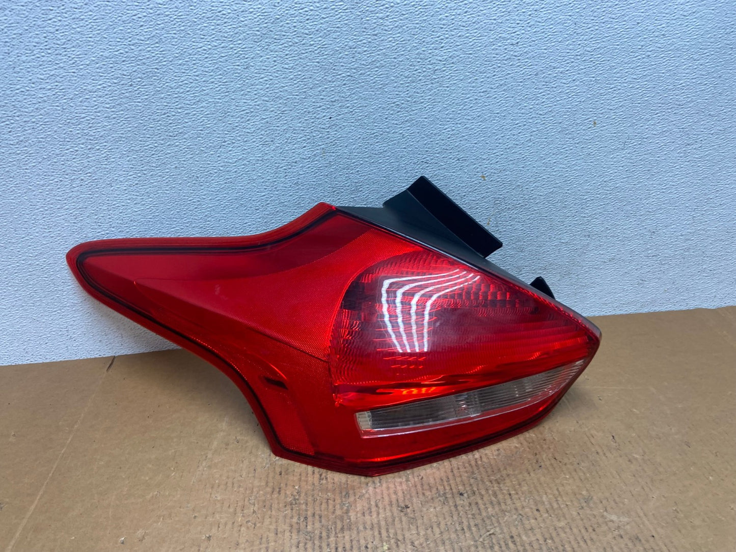 2015 to 2018 Ford Focus Tail Light Hatchback Left Driver LH Side AE1345 LK0