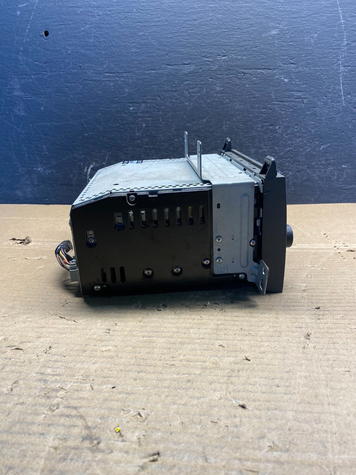 2006 - 2011 Lincoln Town Car AM/FM Radio CD Player AD6561 DG2