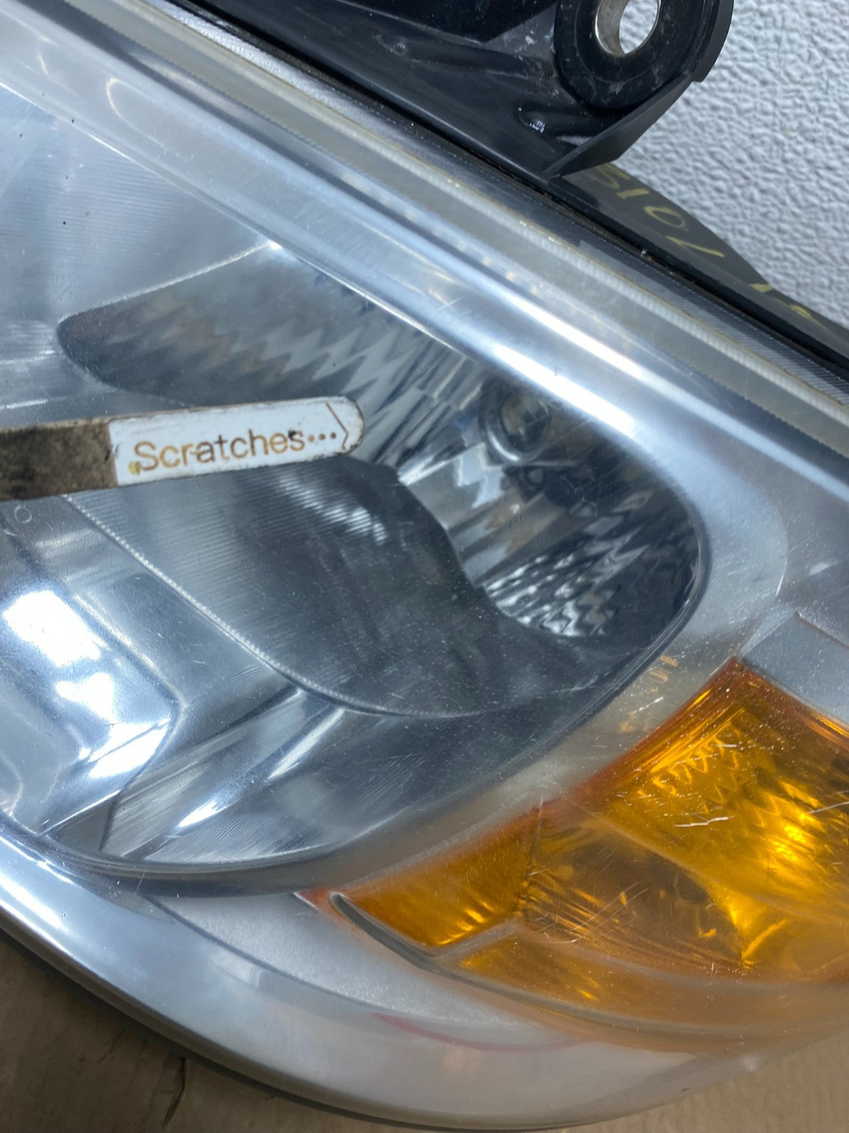 2008 to 2010 Dodge Caravan Left+Right Set Side Halogen Headlights AI8161 DW4