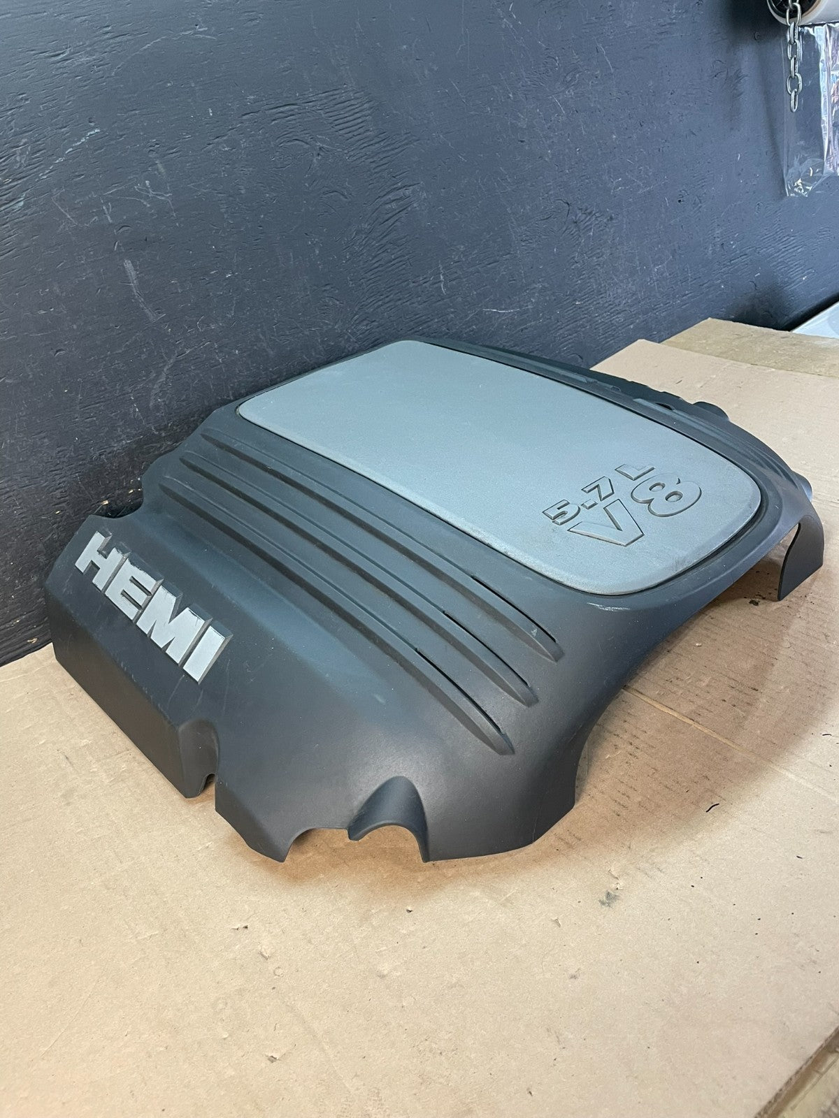 2011 to 2016 Jeep Grand Cherokee 5.7L Hemi Engine Cover Plastic Shield AD8426 DG2