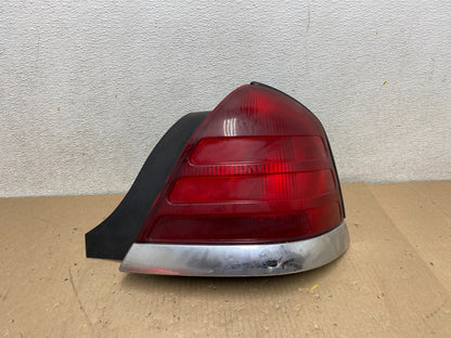 1998-2003 Ford Crown Victoria Right Passenger Rh Side Tail Light Oem I2182 DW0