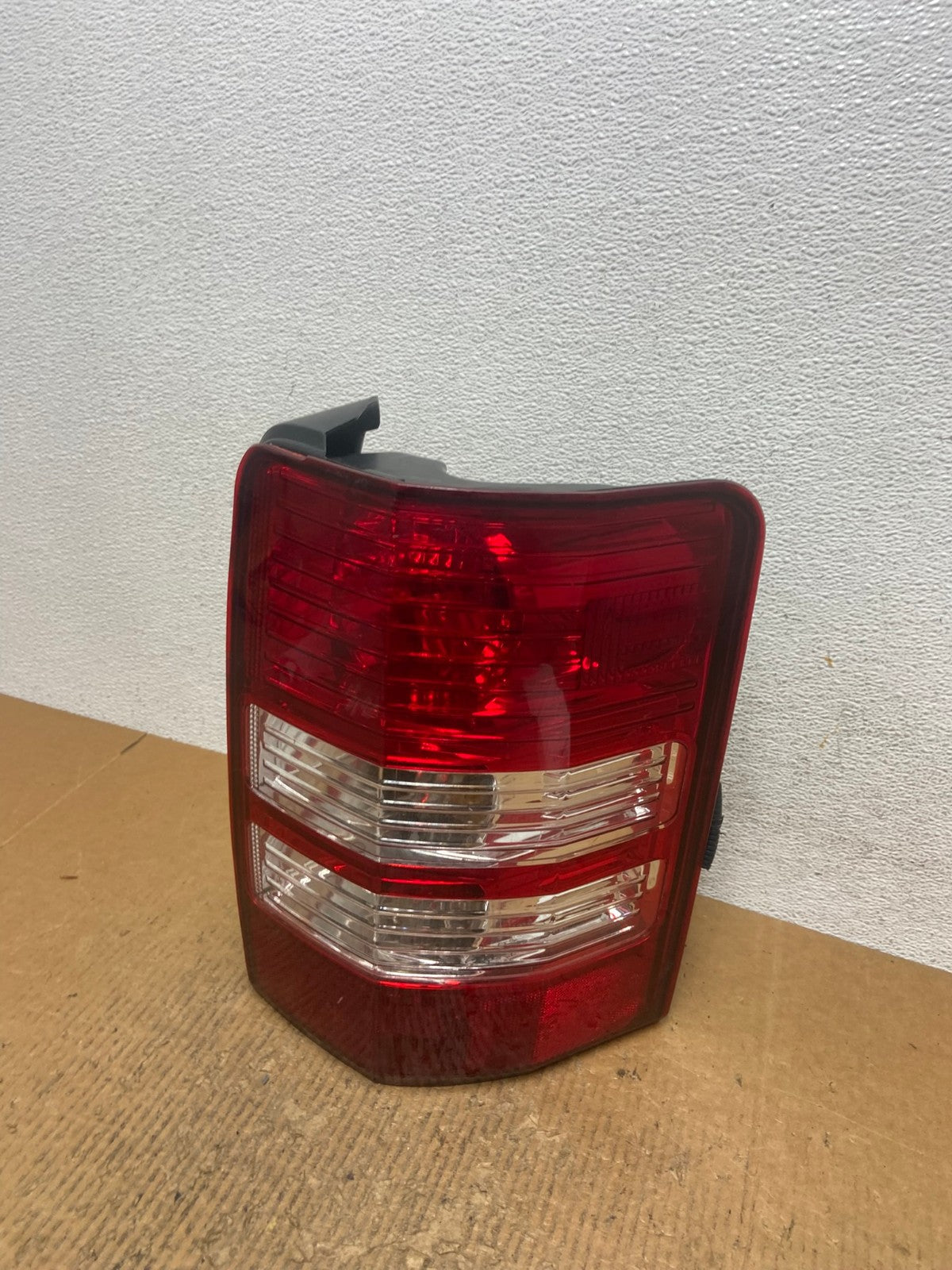 2008 to 2012 Jeep Liberty Right Passenger RH Side Tail Light AE2869 LK0