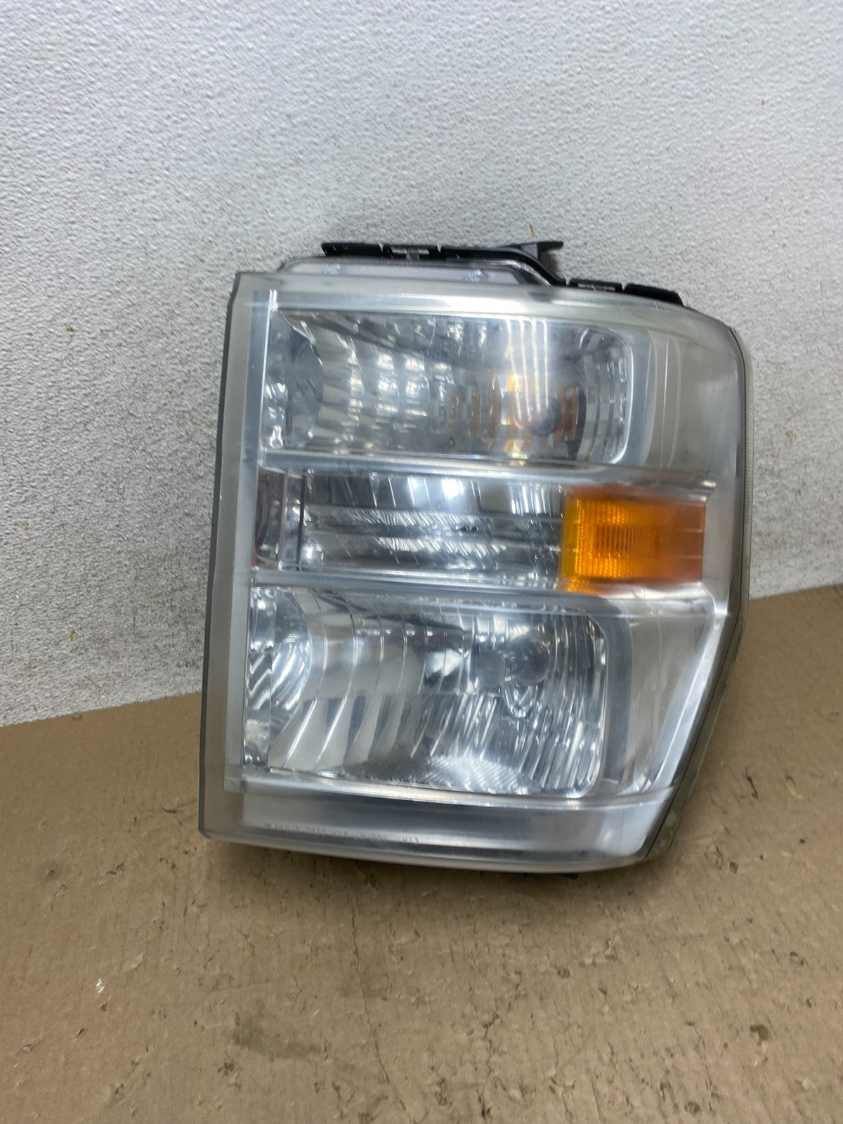 2008-2014 Ford Econoline E150 E250 E350 Left Driver LH Headlight AJ2322 DW0