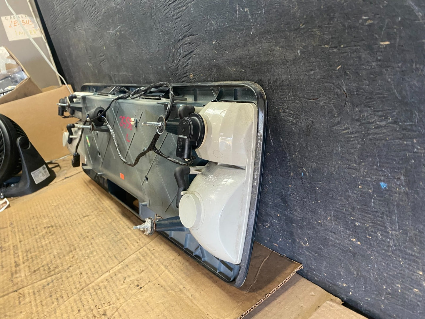 2004-2009 Cadillac SRX Trunk Panel Lid Backup License Plate Oem Q8572 DG7