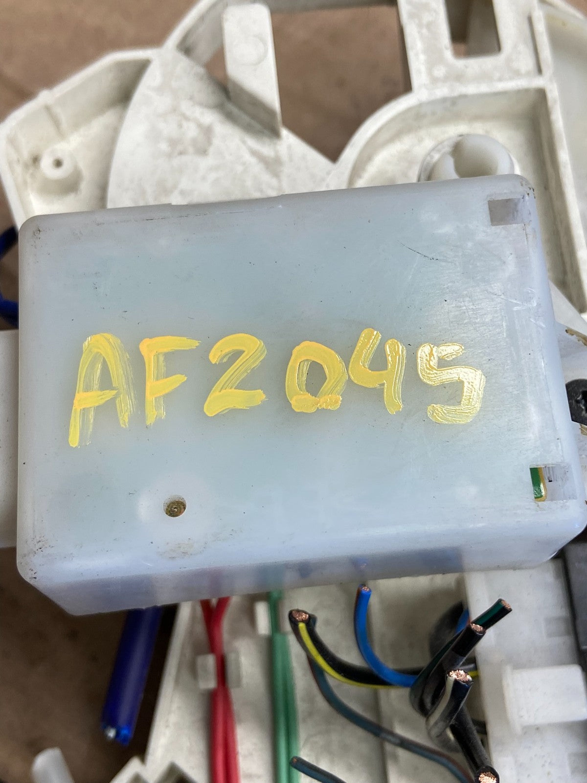 2000-2004 Mitsubishi Montero Sport Climate Control Heater Panel AF2045 DW5