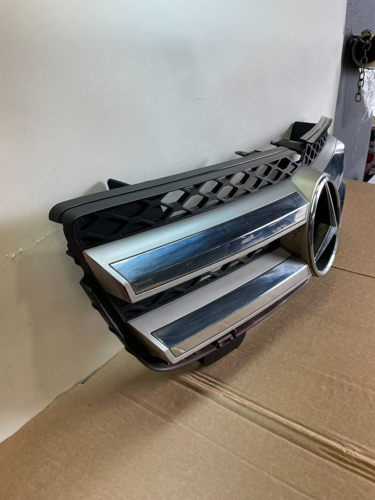 2007-2009 Mercedes X164 GL450 GL320 Front Bumper Upper Grille Grill AH6060 DG2