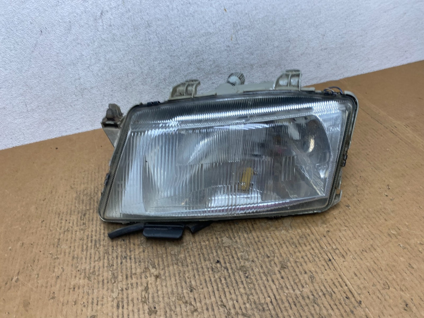 1999 to 2003 Saab 9-3 Front Left Driver LH Side Halogen Headlight AE2880 DW0