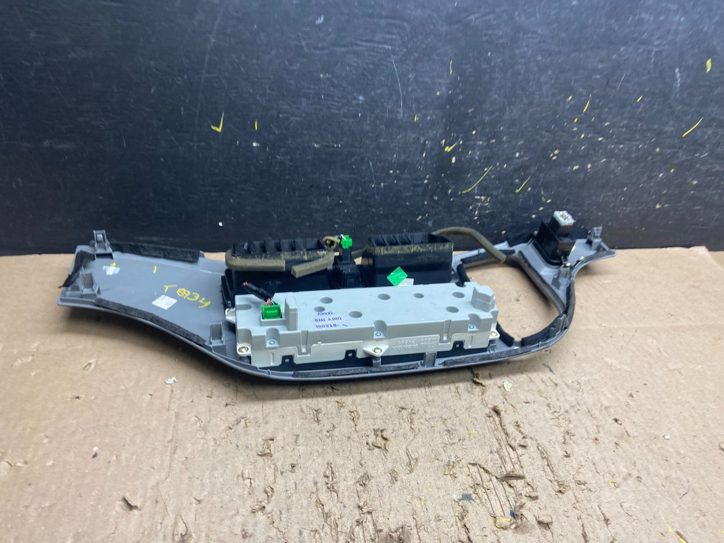 2005 to 2010 Honda Odyssey Radio Climate Control Dash Trim Bezel T8934 DG4