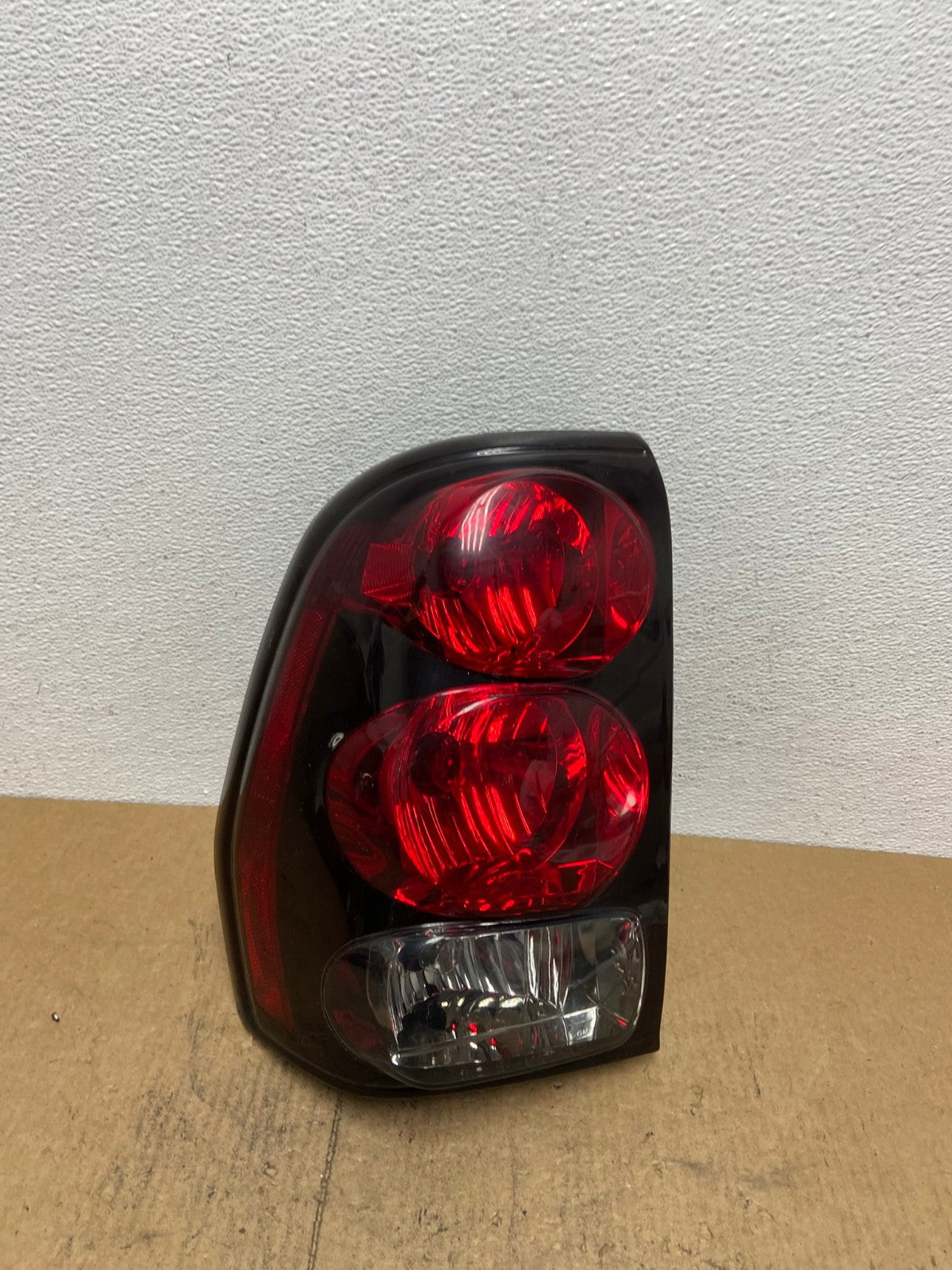 2002 to 2009 Chevrolet Trailblazer Left Driver LH Side Tail Light AC3711 LK0