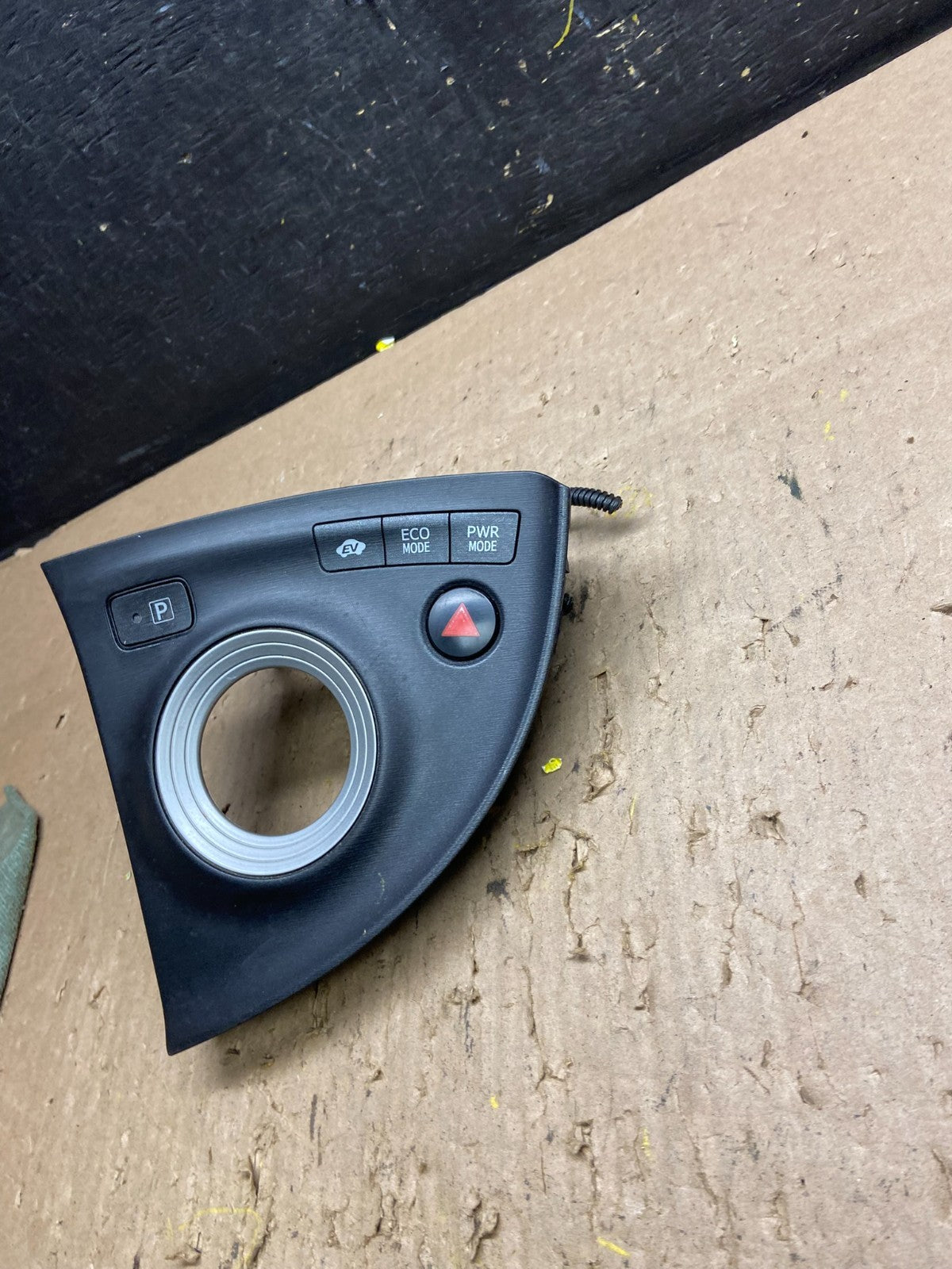 2010 to 2015 Toyota Prius 1.8L Gear Shifter Trim Panel Cover Bezel T6201 DG2